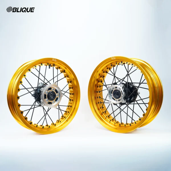 Suzuki_0128 BMW R1250GS Kineo Wheels